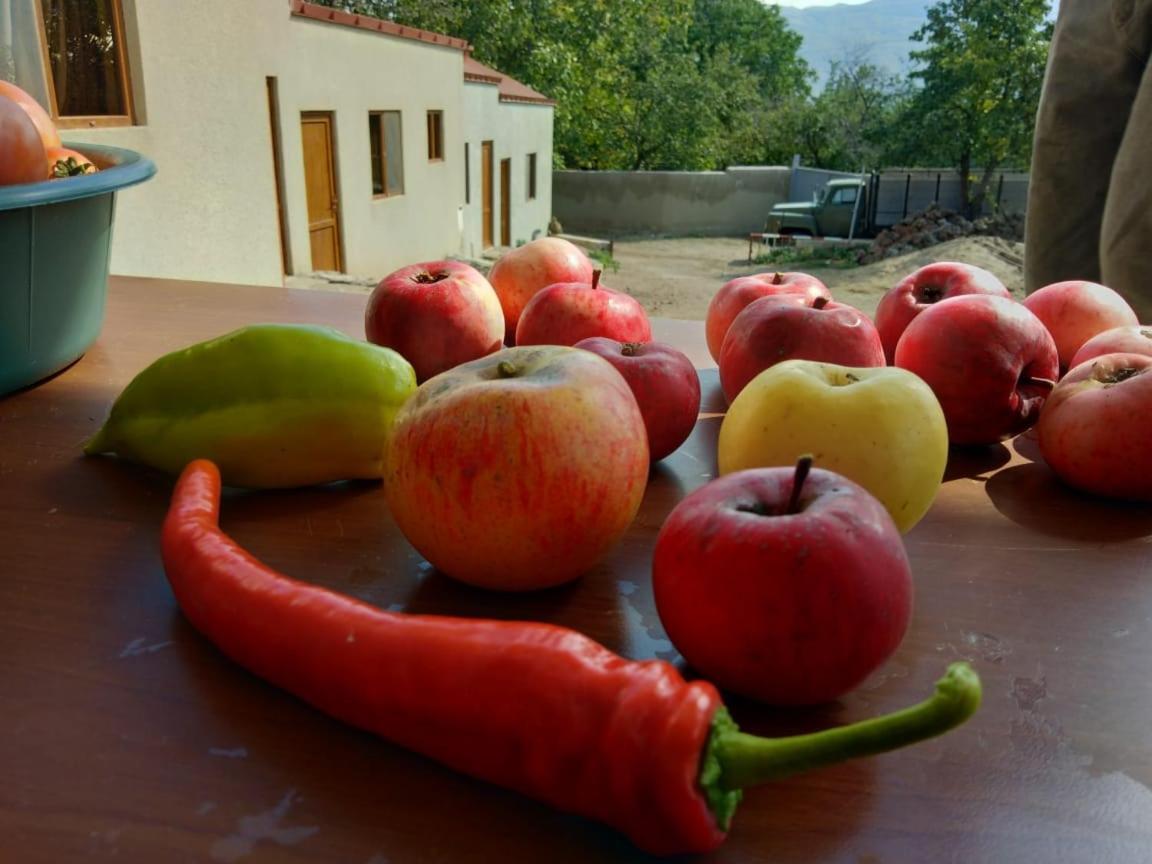 Saro B&B And Safari Tours Tat'ev Buitenkant foto